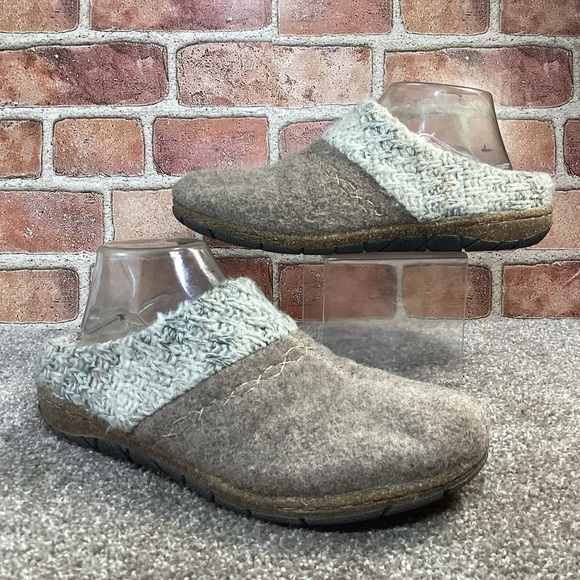 Earth Origins Shoes - Earth Origins Elana womens faux fur lined slip on clogs size 9
